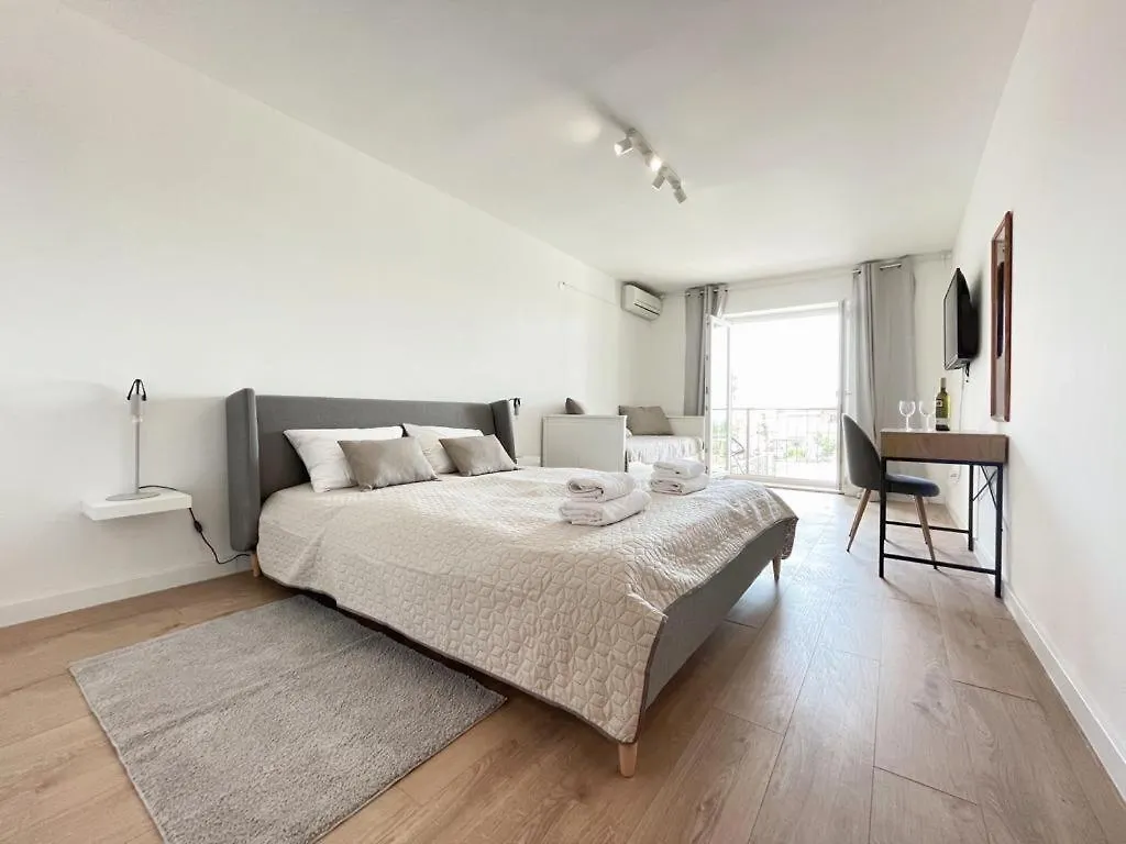Caramel Comforts With Sea View In Stinjan Only 300 Meters From The Beach Пула Апартаменты
