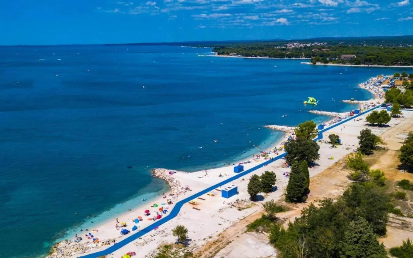 Caramel Comforts With Sea View In Stinjan Only 300 Meters From The Beach Pula