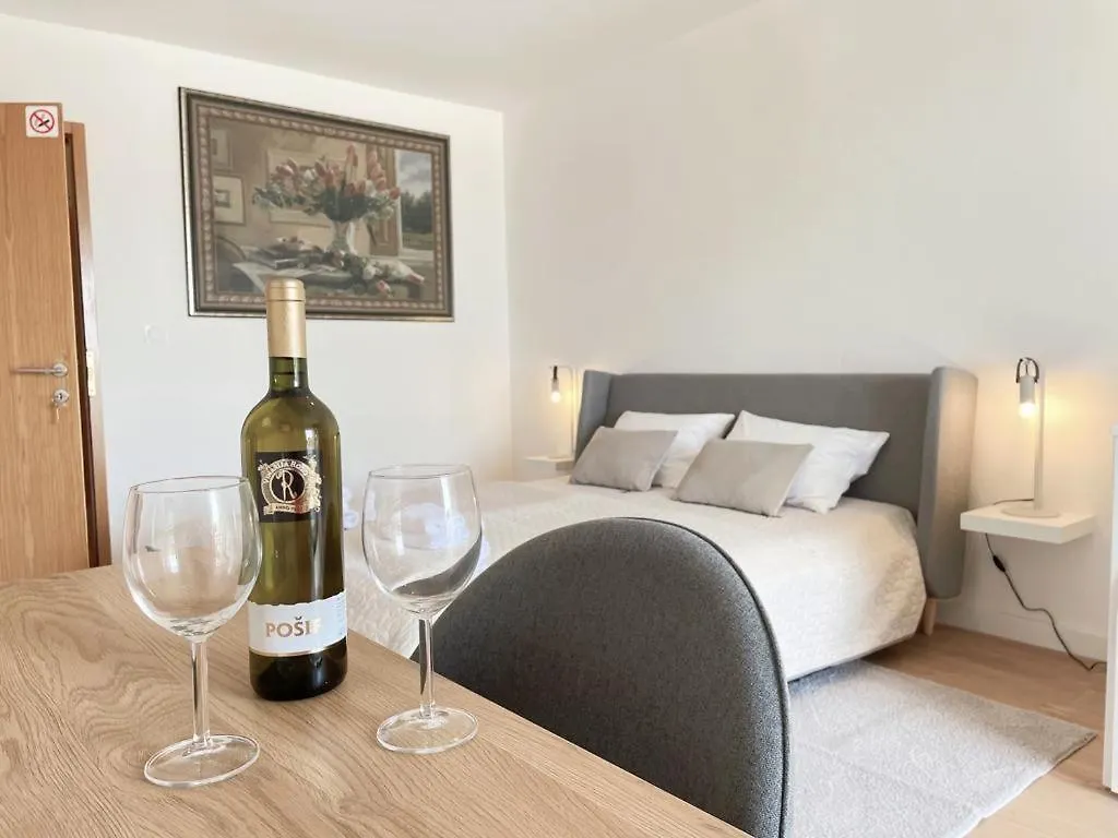 Caramel Comforts With Sea View In Stinjan Only 300 Meters From The Beach Пула Апартаменты