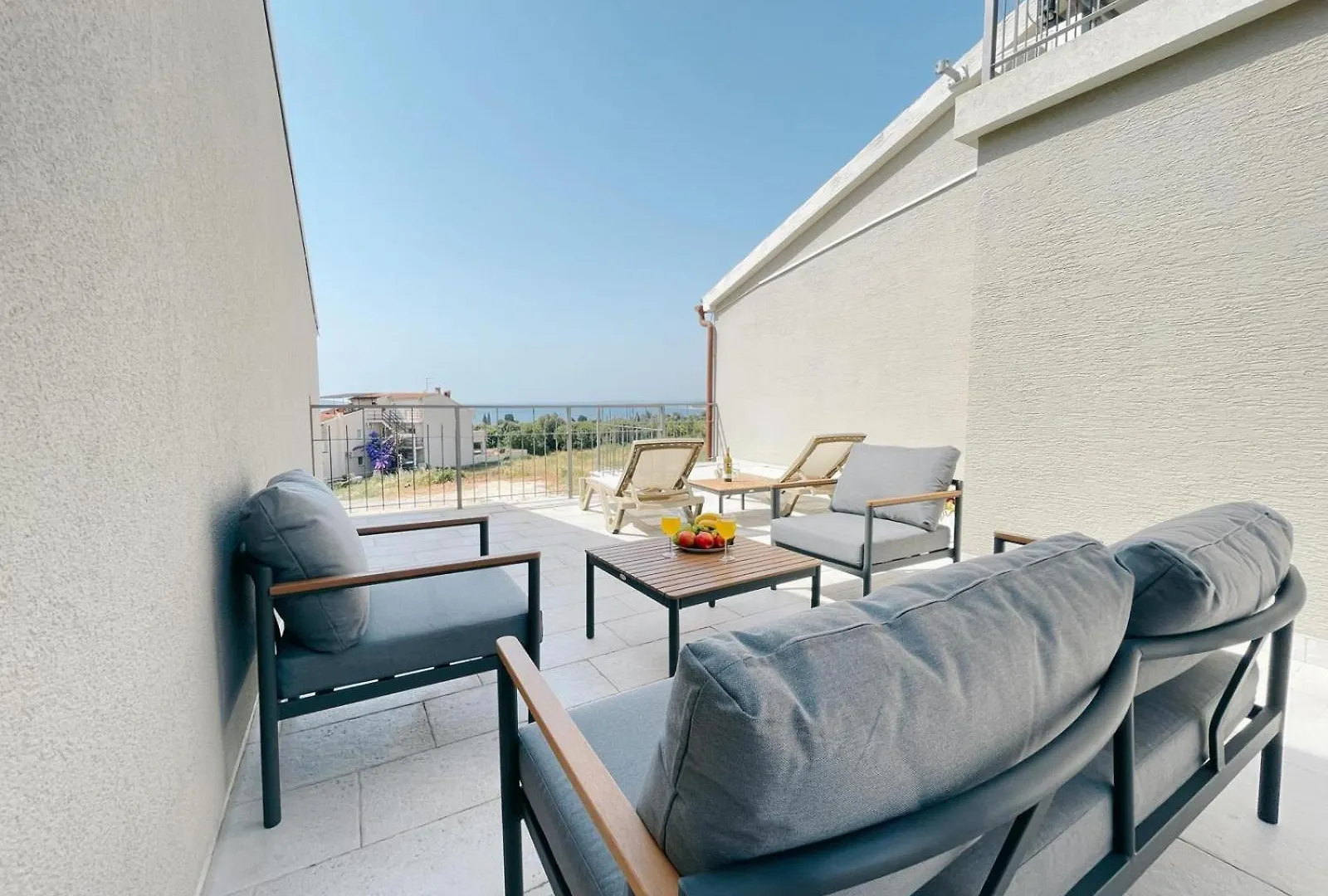 Апартаменты Caramel Comforts With Sea View In Stinjan Only 300 Meters From The Beach Пула